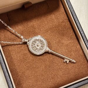925 Sterling Silver Daisy Necklace Detail