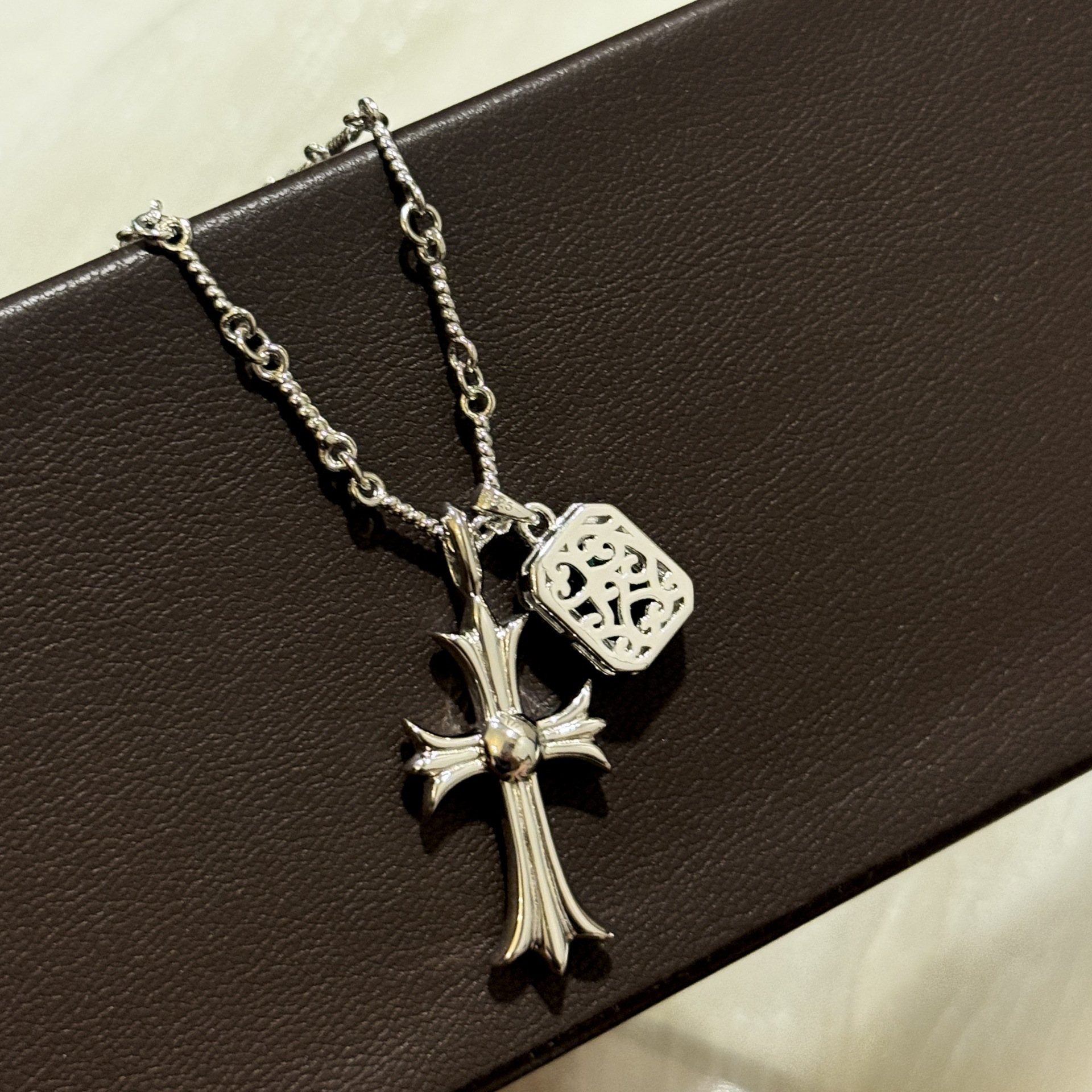 925 Sterling Silver Emerald Stone Cross Necklace