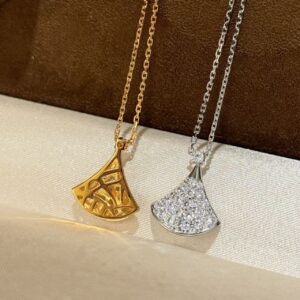 925 Sterling Silver Fan Shape Necklace Close Up