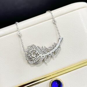 925 Sterling Silver Feather Necklace Close Up