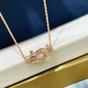 925 Sterling Silver Horseshoe Necklace Detail