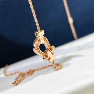 925 Sterling Silver Horseshoe Necklace Close Up