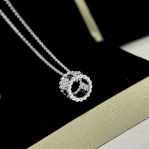 925 Sterling Silver Kaleidoscope Clover Necklace Jewelry Display