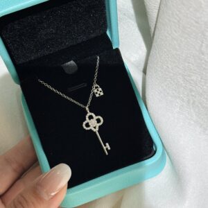 925 Sterling Silver Key Lock Necklace Close Up