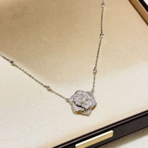 925 Sterling Silver Rose Flower Necklace Jewelry Display