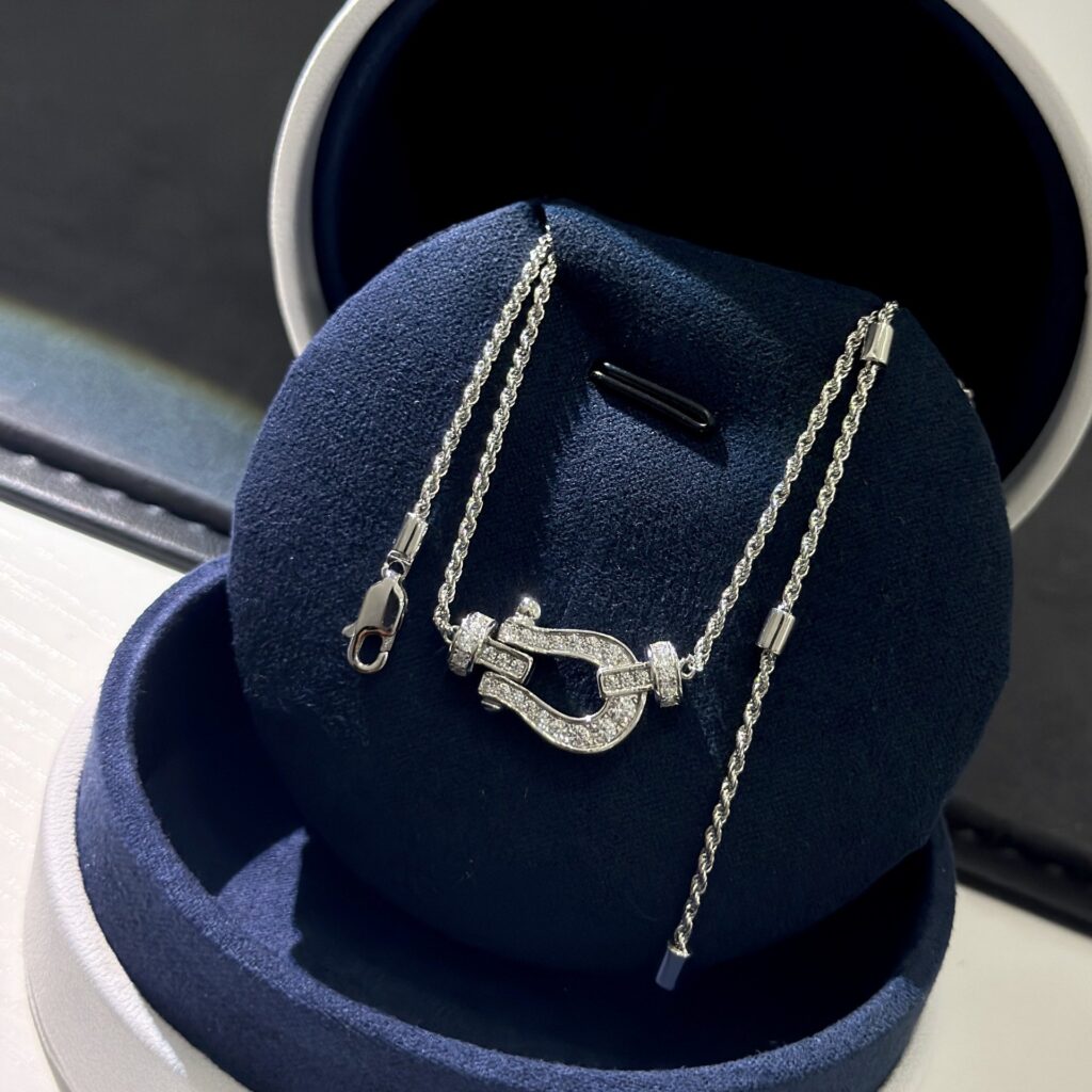 925 Sterling Silver Twist Chain Horseshoe Necklace Wholesale