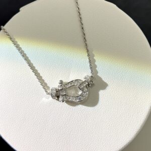 925 Sterling Silver Twist Chain Horseshoe Necklace Detail