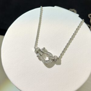 925 Sterling Silver Twist Chain Horseshoe Necklace Jewelry Display