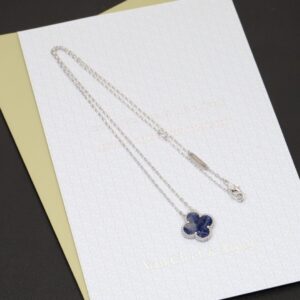 925 Sterling Silver Blue Clover Necklace Close Up