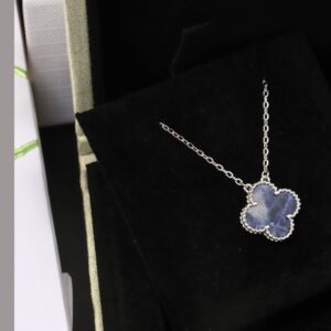 925 Sterling Silver Blue Clover Necklace Jewelry Display