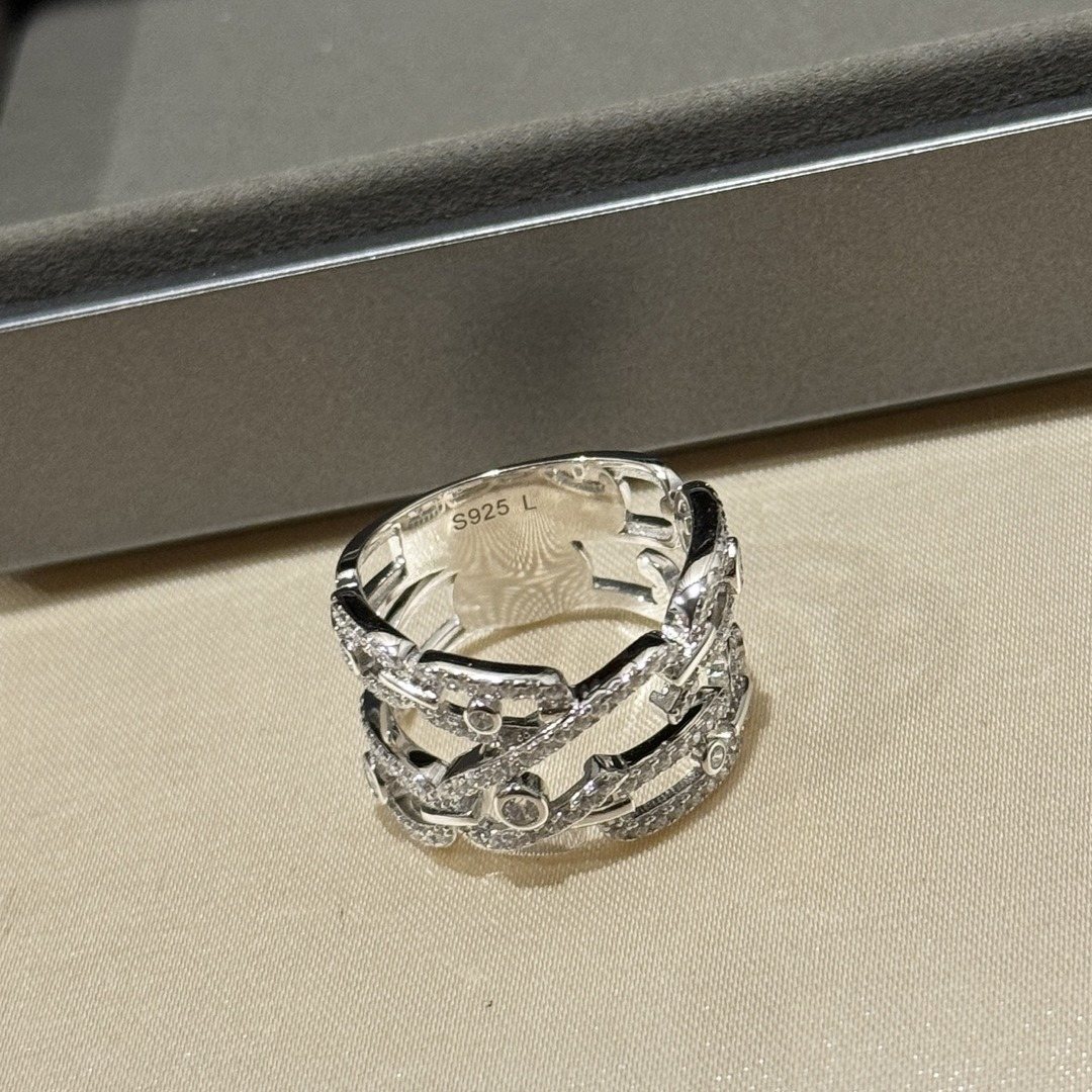 925 Sterling Silver Cross Over Pave Ring 925 Sterling Silver Cross Over Pave Ring