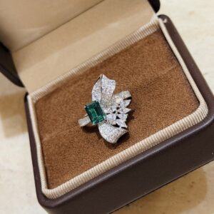 925 Sterling Silver Emerald Butterfly Ring Detail
