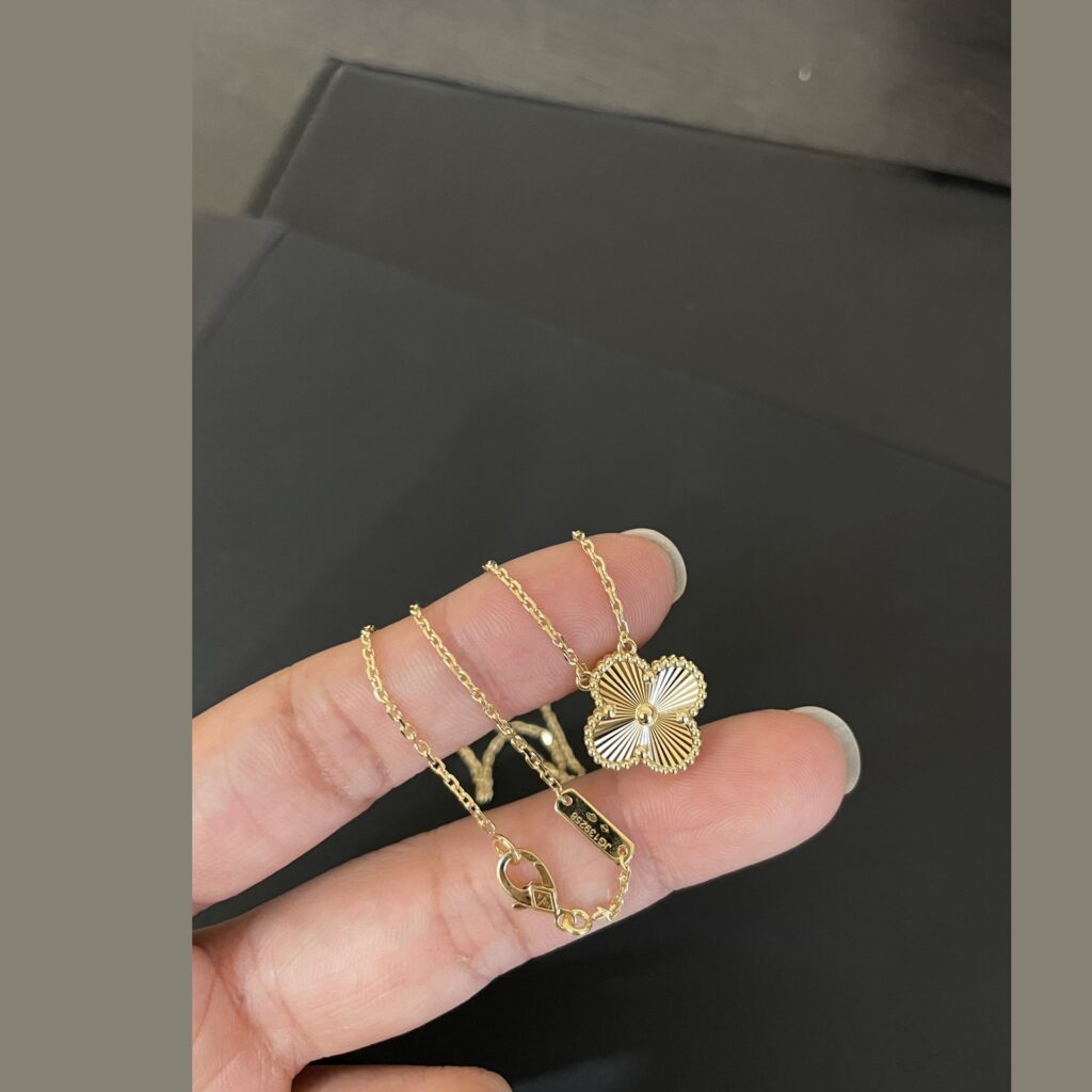 925 Sterling Silver Engraved Clover Necklace Wholesale