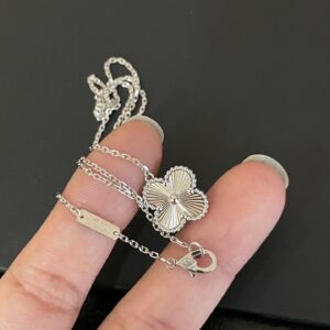 925 Sterling Silver Engraved Clover Necklace Jewelry Display