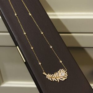 925 Sterling Silver Feather Necklace Jewelry Display