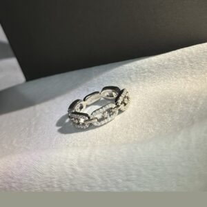 925 Sterling Silver Five Stone Sliding Ring Detail