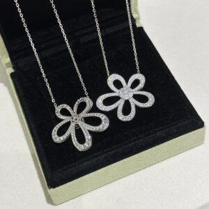 925 Sterling Silver Flower Necklace Detail