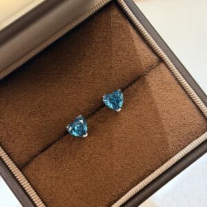 925 Sterling Silver Heart Blue Stone Stud Earrings Detail