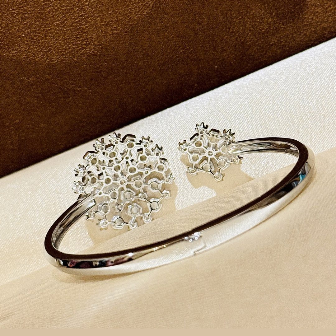 925 Sterling Silver Honeycomb Snowflake Open Bangle 925 Sterling Silver Honeycomb Snowflake Open Bangle