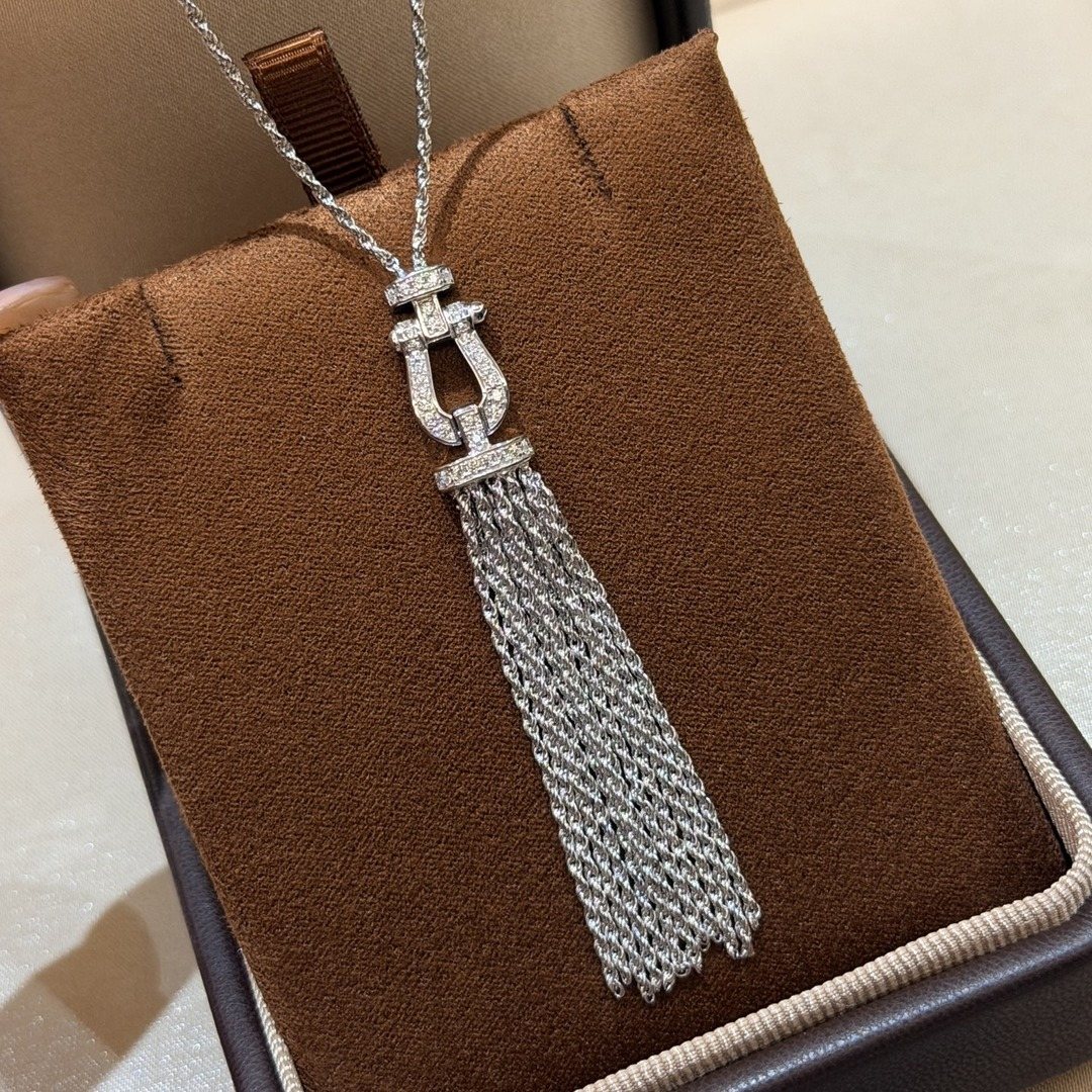 925 Sterling Silver Horsebit Tassel Necklace 925 Sterling Silver Horsebit Tassel Necklace
