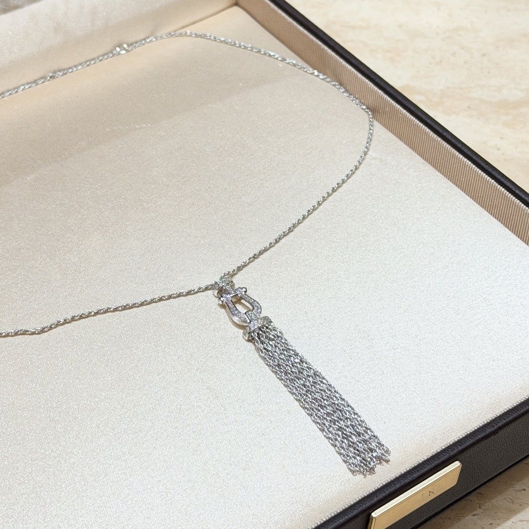 925 Sterling Silver Horsebit Tassel Necklace 925 Sterling Silver Horsebit Tassel Necklace