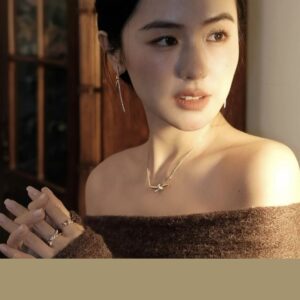 925 Sterling Silver Knot Bow Necklace Detail