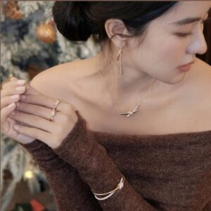 925 Sterling Silver Knot Bow Necklace Close Up