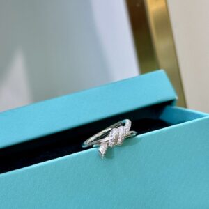 925 Sterling Silver Knot Setting Pave Ring Lifestyle View