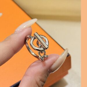 925 Sterling Silver Link Ring Close Up
