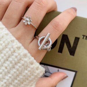 925 Sterling Silver Link Ring Lifestyle View