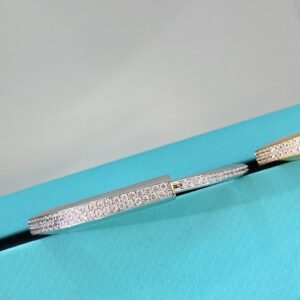925 Sterling Silver Lock Pave Bangle Detail