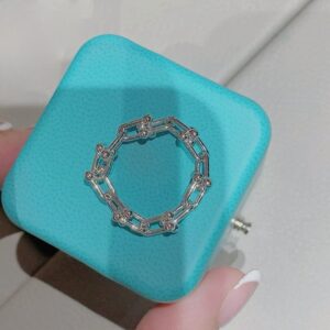 925 Sterling Silver Mini Link Ring Close Up