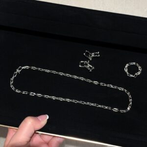 925 Sterling Silver Mini Link Ring Jewelry Display