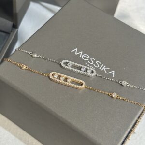 925 Sterling Silver Minimal Bracelet Lifestyle View