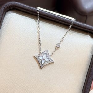 925 Sterling Silver Mother of Pearl Clover Necklace Packaging View