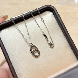 925 Sterling Silver Oval Link Necklace Close Up