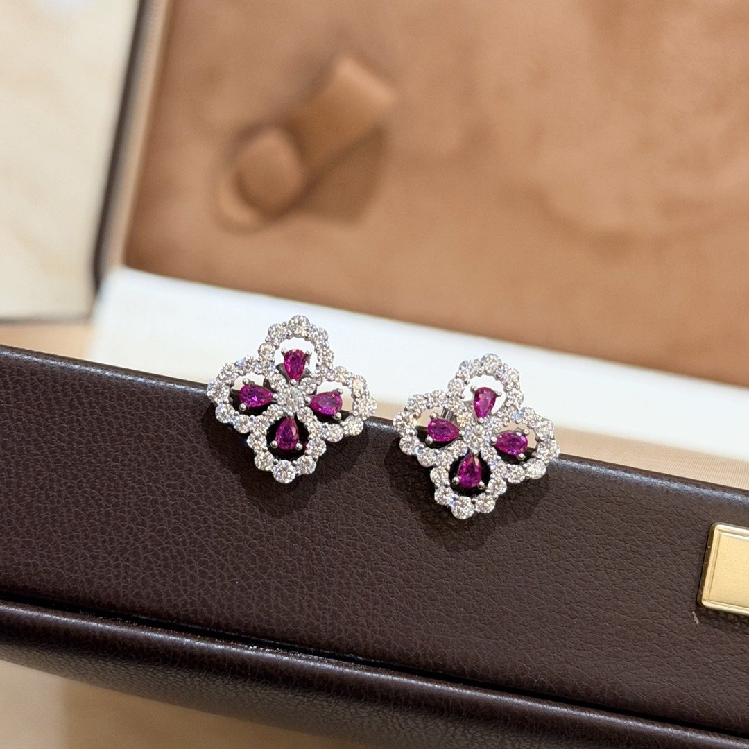925 Sterling Silver Pave Clover Stud Earrings 925 Sterling Silver Pave Clover Stud Earrings