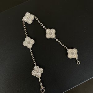 925 Sterling Silver Pave Five Clover Bracelet Detail