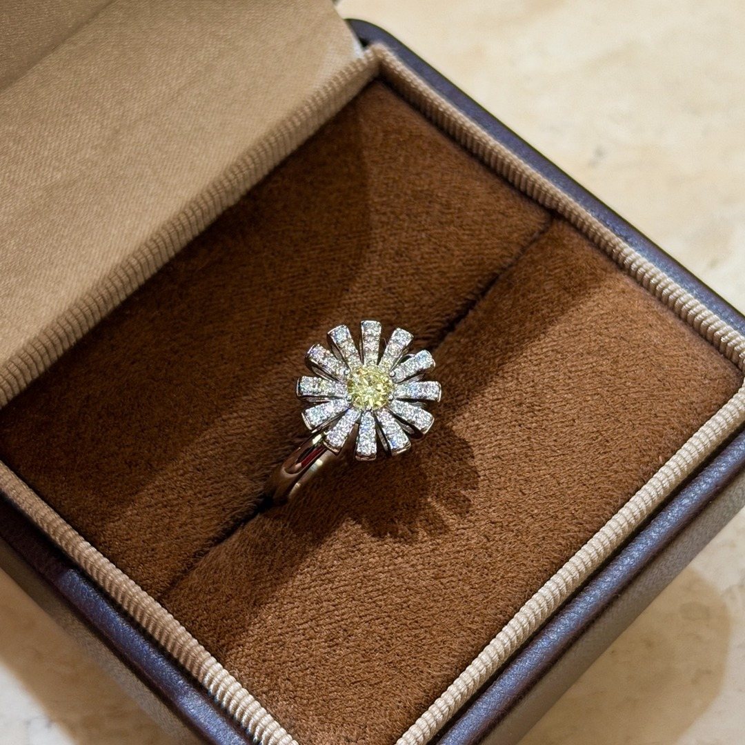 925 Sterling Silver Pave Flower Ring 925 Sterling Silver Pave Flower Ring