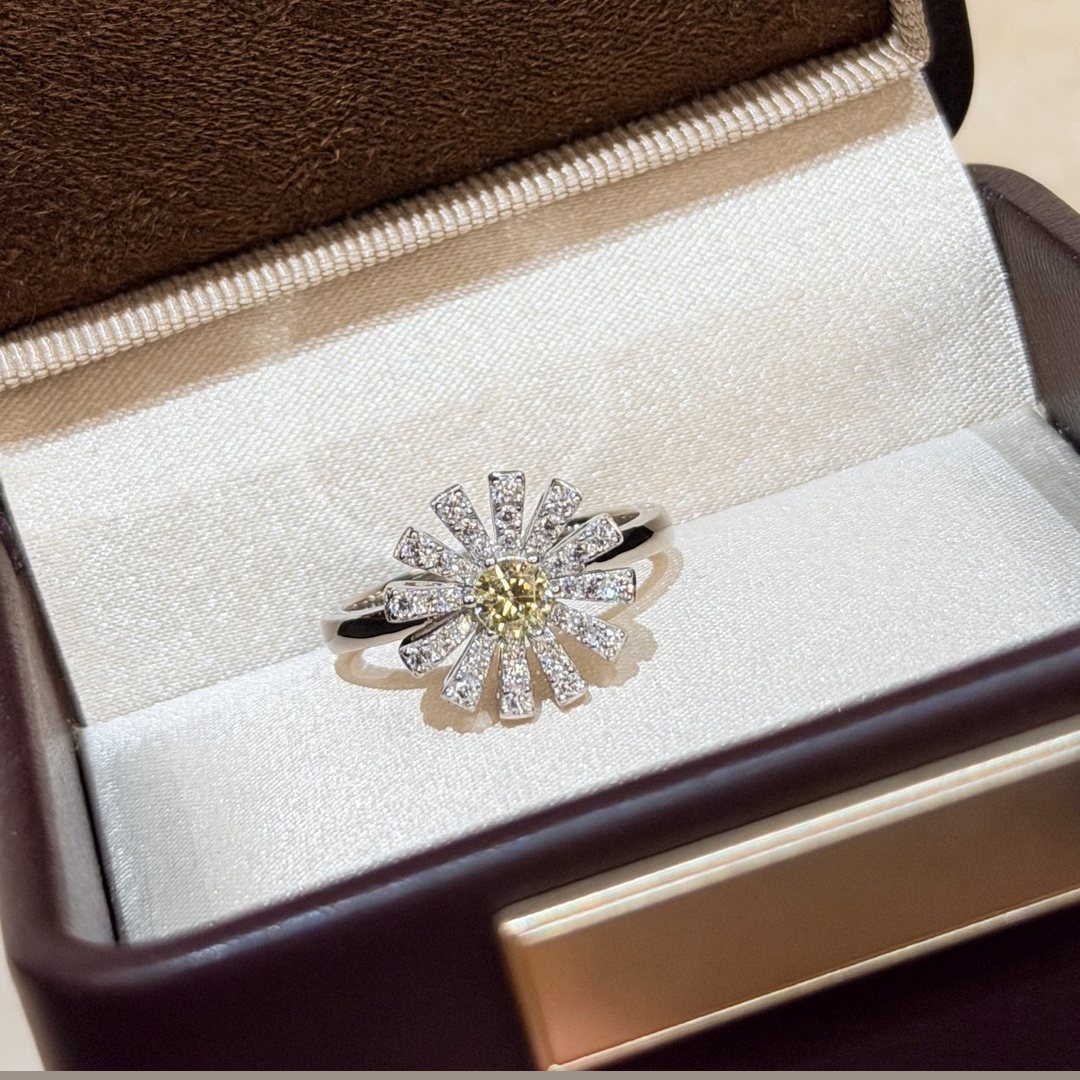 925 Sterling Silver Pave Flower Ring 925 Sterling Silver Pave Flower Ring