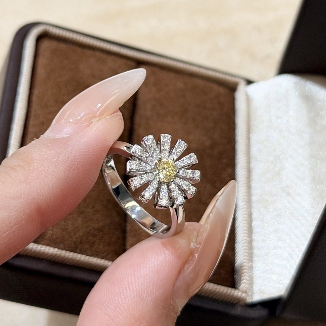 925 Sterling Silver Pave Flower Ring 925 Sterling Silver Pave Flower Ring