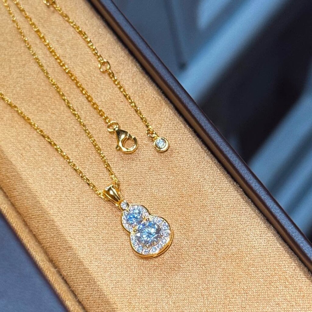 925 Sterling Silver Pave Gourd Necklace Detail