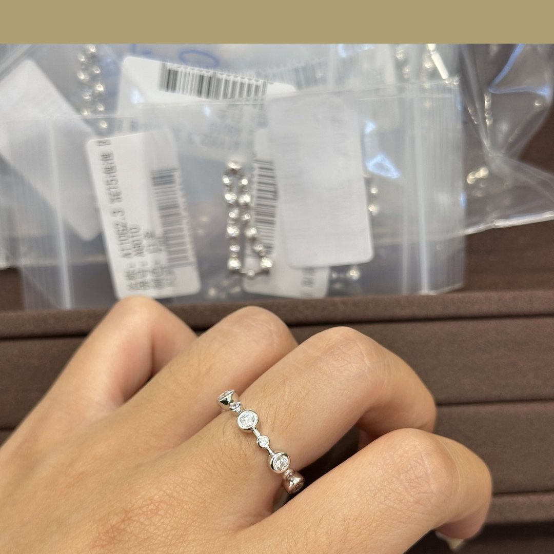 925 Sterling Silver Pave Stone Ring 925 Sterling Silver Pave Stone Ring