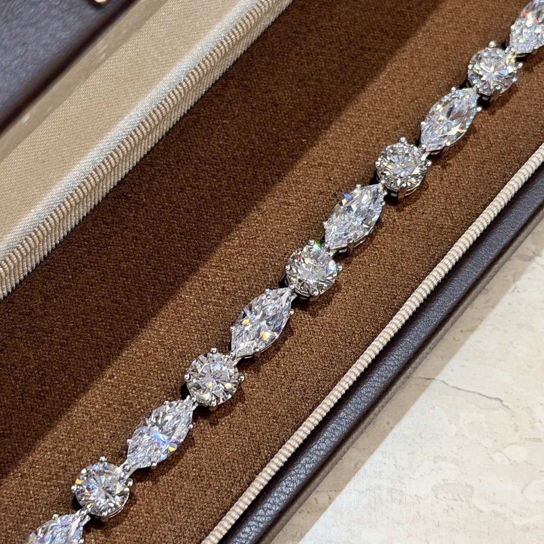 925 Sterling Silver Pave Teardrop Bracelet 925 Sterling Silver Pave Teardrop Bracelet