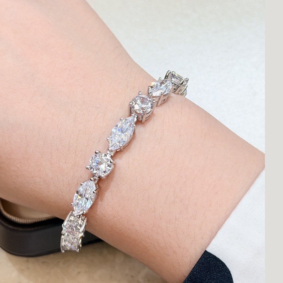 925 Sterling Silver Pave Teardrop Bracelet 925 Sterling Silver Pave Teardrop Bracelet