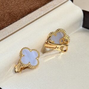 925 Sterling Silver Purple Clover Stud Earrings Jewelry Display