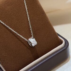 925 Sterling Silver Quilted Necklace Detail