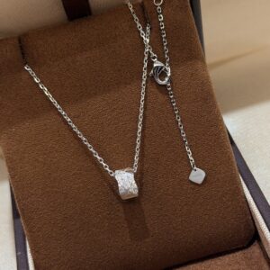 925 Sterling Silver Quilted Necklace Close Up
