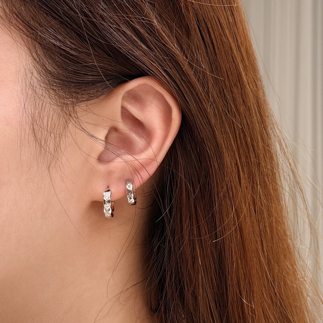 925 Sterling Silver Quilted Stud Earrings 925 Sterling Silver Quilted Stud Earrings