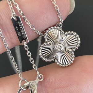 925 Sterling Silver Ribbed Clover Pendant Necklace Wholesale